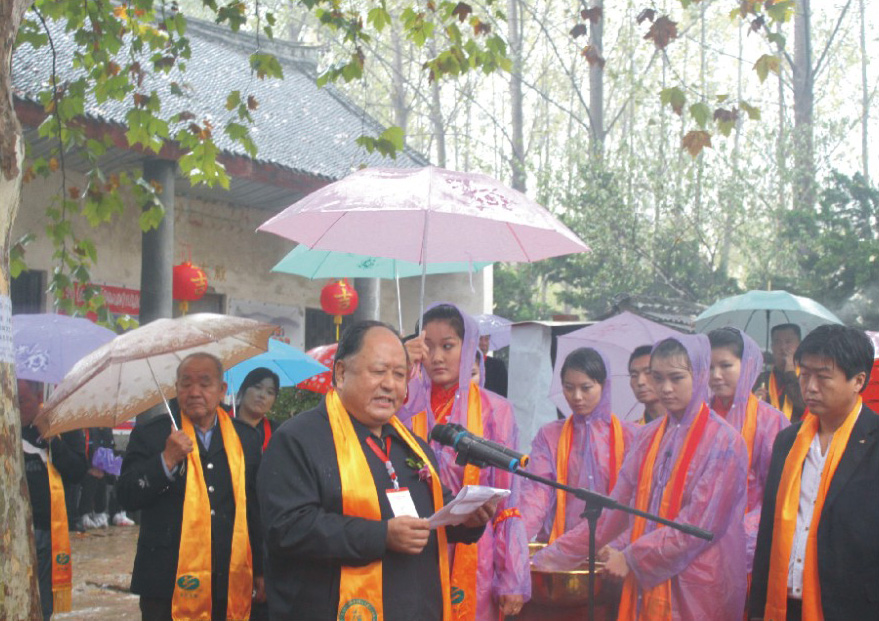 北大历史学家范竞教授为祭奠致辞